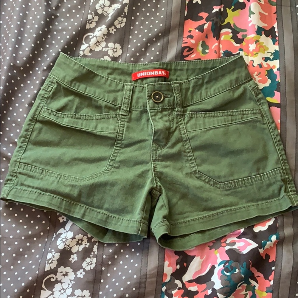 NWOT army green shorts